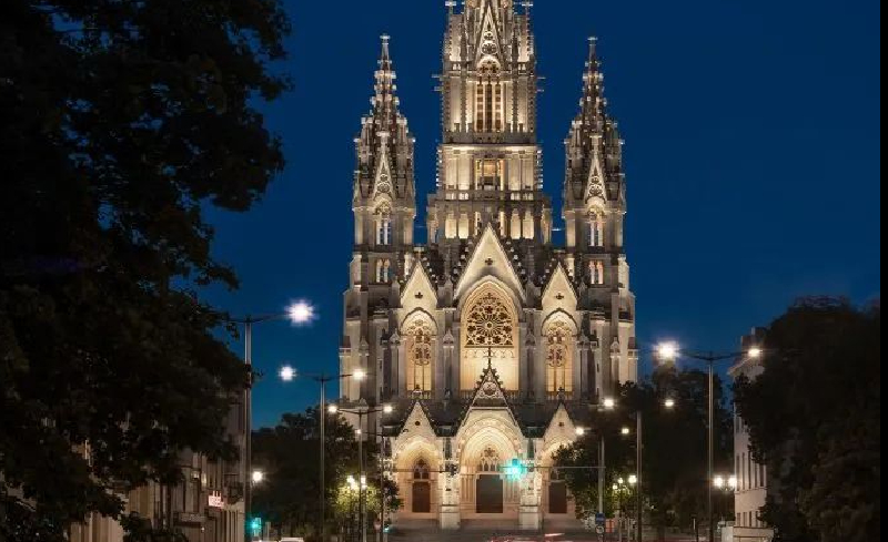 布鲁塞尔拉肯圣母教堂照明设计案例分享